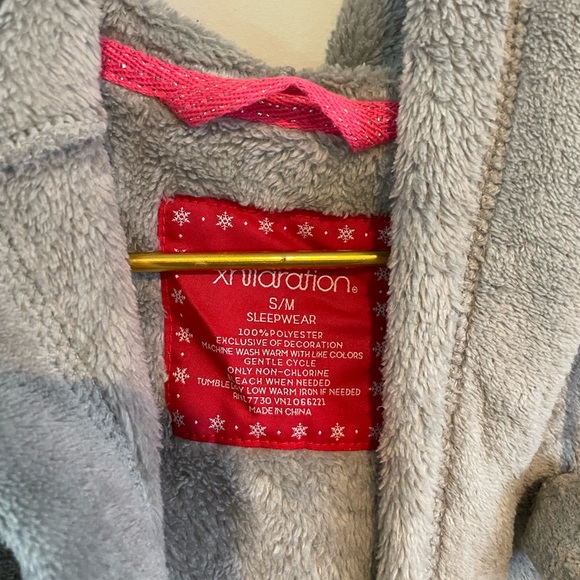 🌸 NWOT Fuzzy Robe - Picture 2 of 7